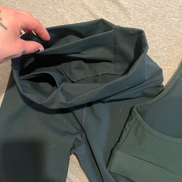 Fabletics powerhold leggings and sports bra set - Picture 3 of 6